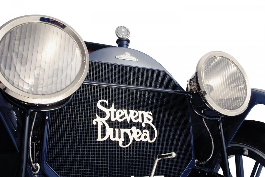 Логотип Stevens-Duryea Model C-Six 5-Passenger Touring 1913 года  (фото 32 из 55)